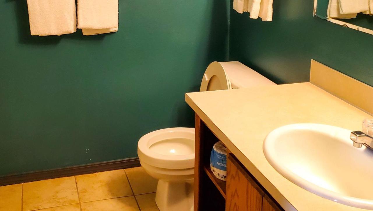 Windmill Inn Lynden Екстериор снимка