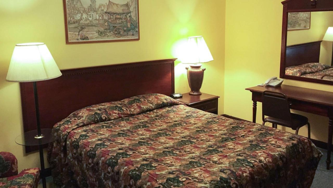 Windmill Inn Lynden Екстериор снимка